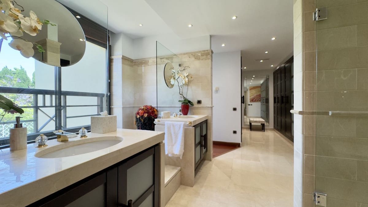 Apartamento de 3 habitaciones en Puerto Banus en venta - 6.900.000 € (Ref: 9051492)