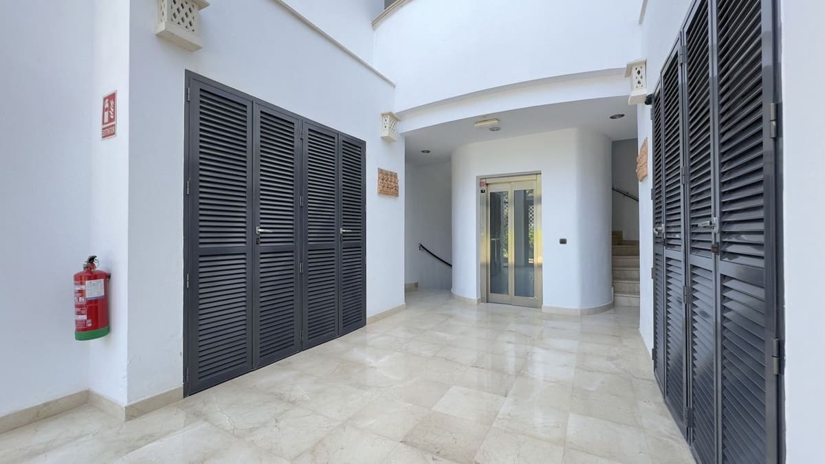 Apartamento de 3 habitaciones en Puerto Banus en venta - 6.900.000 € (Ref: 9051492)