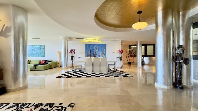 Apartamento de 3 habitaciones en Puerto Banus, Marbella en venta - 6.900.000 € (Ref: 9051492)