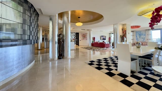 Apartamento de 3 habitaciones en Puerto Banus, Marbella en venta - 6.900.000 € (Ref: 9051492)