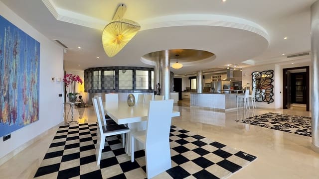 Apartamento de 3 habitaciones en Puerto Banus, Marbella en venta - 6.900.000 € (Ref: 9051492)