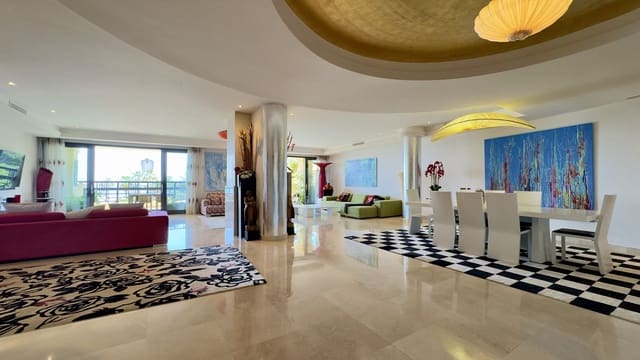 Apartamento de 3 habitaciones en Puerto Banus, Marbella en venta - 6.900.000 € (Ref: 9051492)