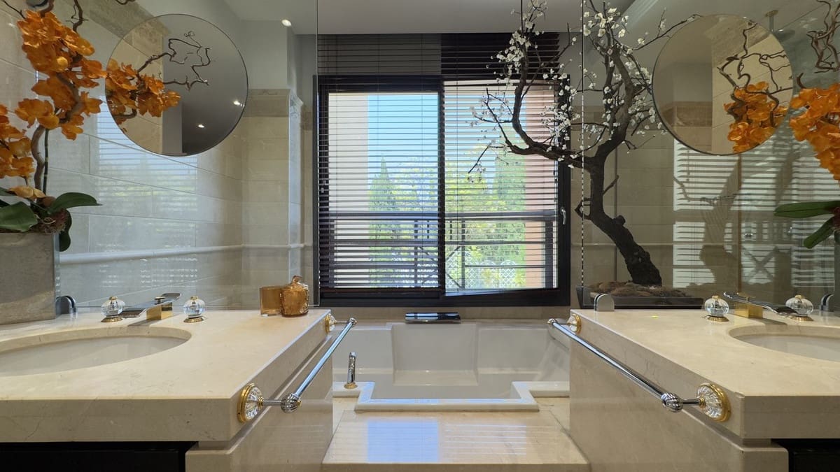 Apartamento de 3 habitaciones en Puerto Banus en venta - 6.900.000 € (Ref: 9051492)