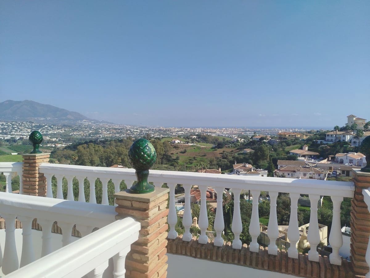 Chalet de 3 habitaciones en Mijas en venta - 950.000 € (Ref: 9130026)
