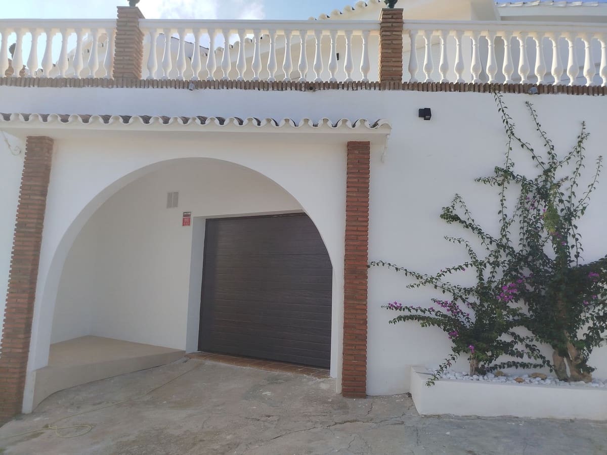 Chalet de 3 habitaciones en Mijas en venta - 950.000 € (Ref: 9130026)