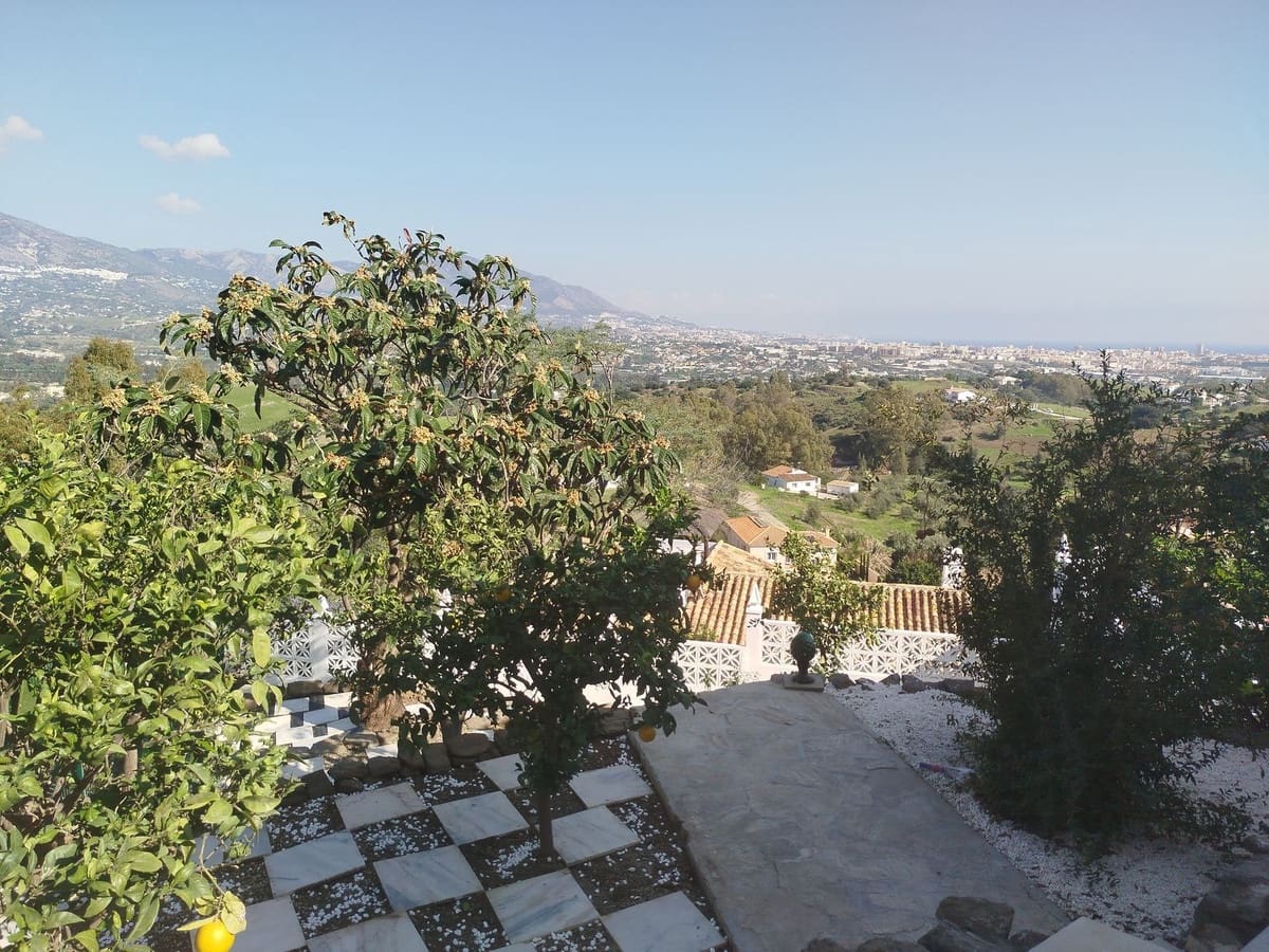 Chalet de 3 habitaciones en Mijas en venta - 950.000 € (Ref: 9130026)