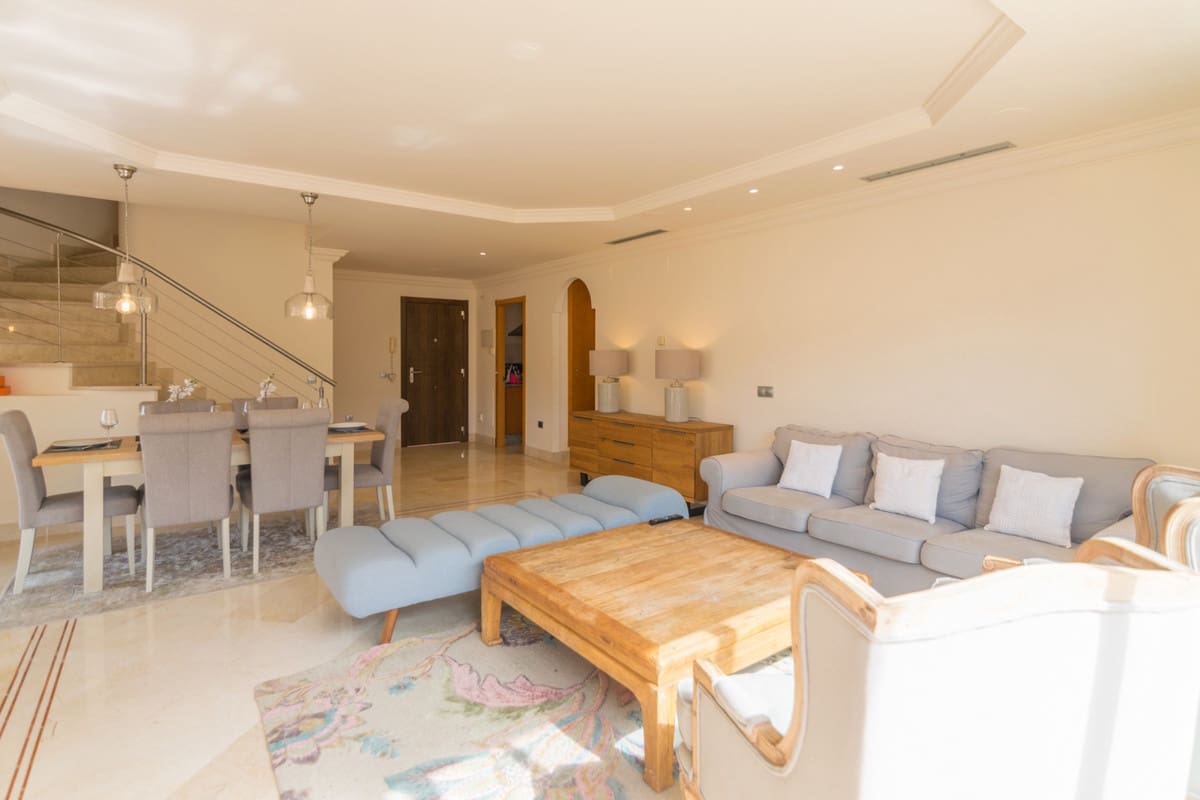3 soverom Penthouse til salgs i Nueva Andalucia med svømmebasseng - € 1 100 000 (Ref: 9149758)