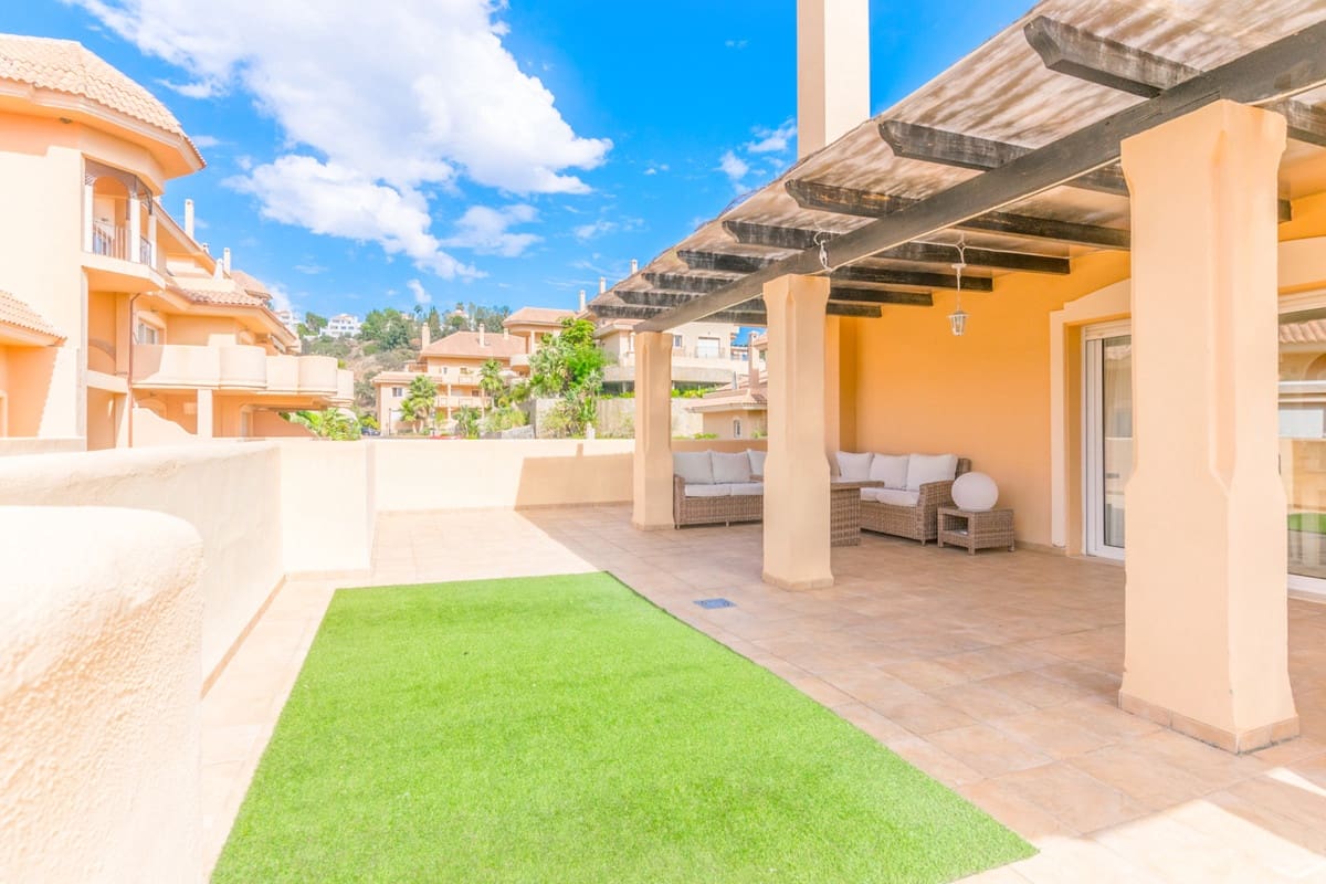 3 soverom Penthouse til salgs i Nueva Andalucia med svømmebasseng - € 1 100 000 (Ref: 9149758)