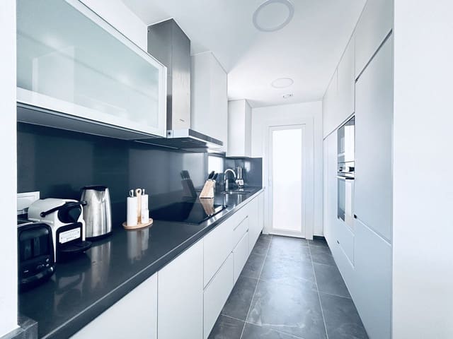 3 soveværelse Penthouse til salg i Estepona med swimmingpool - € 649.000 (Ref: 9162558)