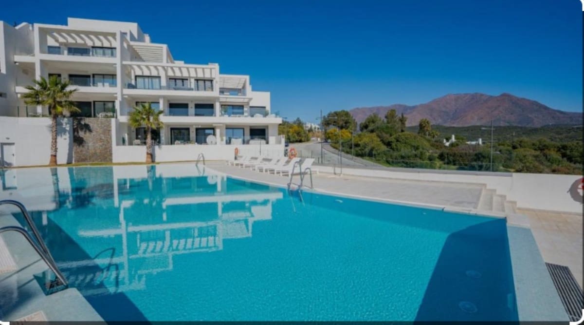 3 soveværelse Penthouse til salg i Estepona med swimmingpool - € 649.000 (Ref: 9162558)