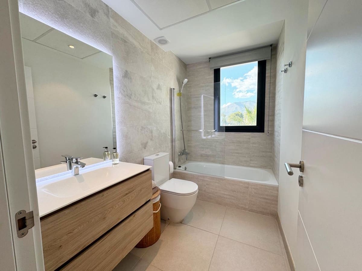 3 soveværelse Penthouse til salg i Estepona med swimmingpool - € 649.000 (Ref: 9162558)