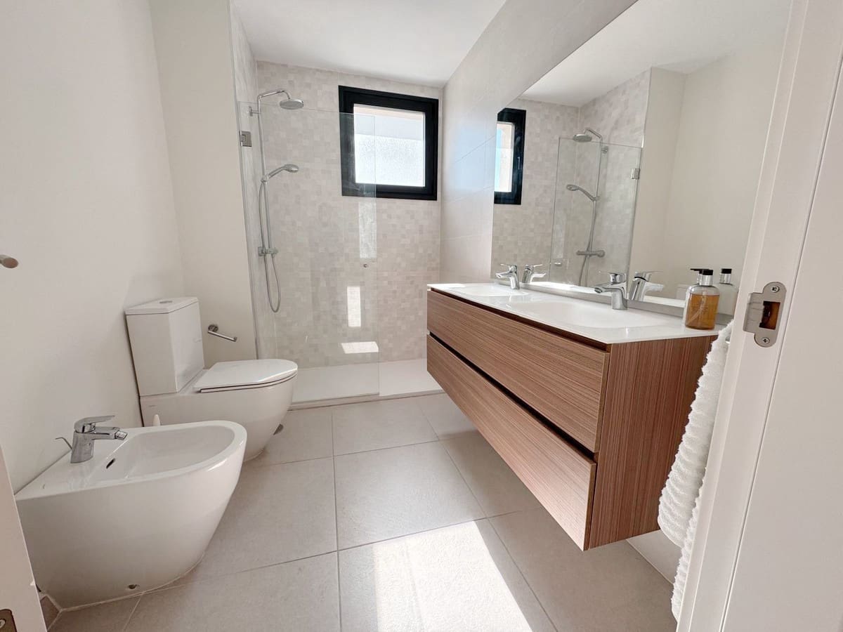 3 soveværelse Penthouse til salg i Estepona med swimmingpool - € 649.000 (Ref: 9162558)