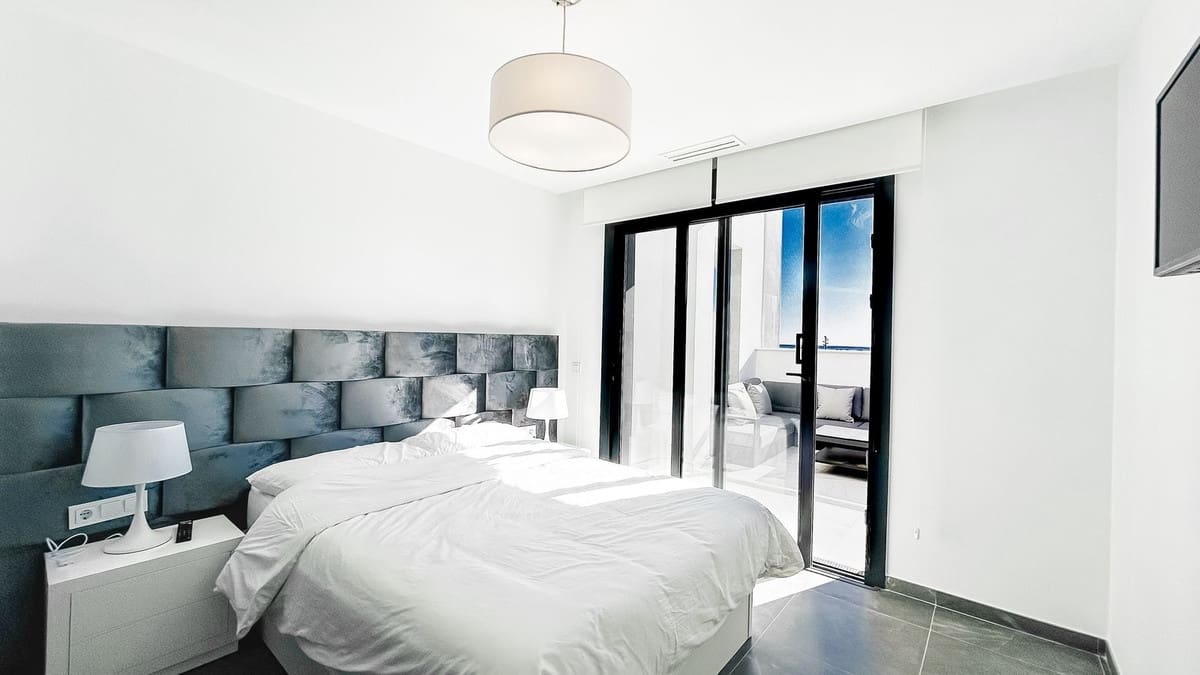 3 soveværelse Penthouse til salg i Estepona med swimmingpool - € 649.000 (Ref: 9162558)