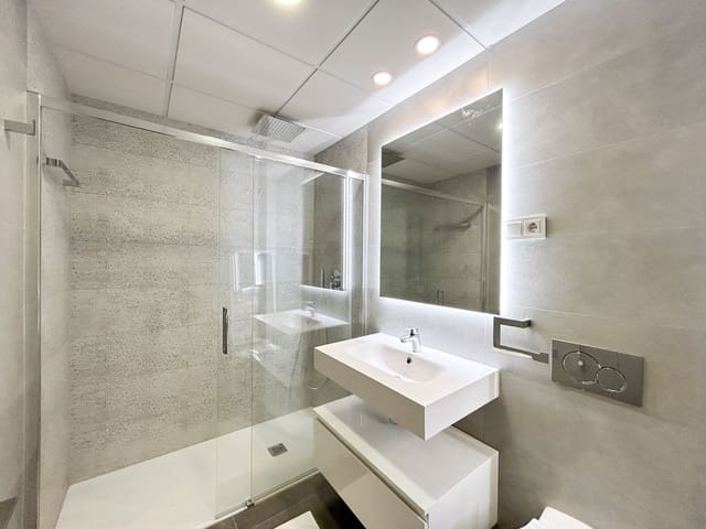 3 chambre Penthouse à vendre à Estepona avec piscine - 595 000 € (Ref: 9162558)