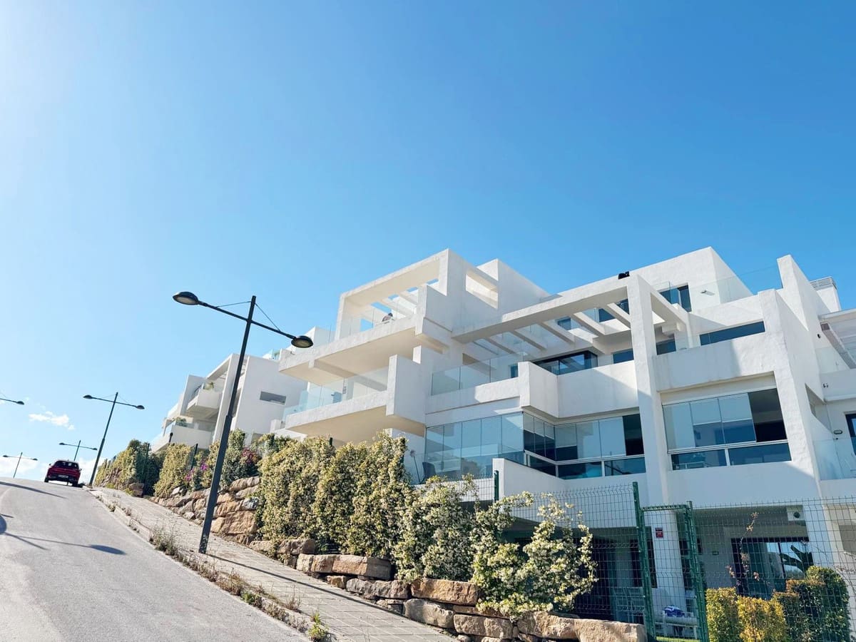 3 soveværelse Penthouse til salg i Estepona med swimmingpool - € 649.000 (Ref: 9162558)