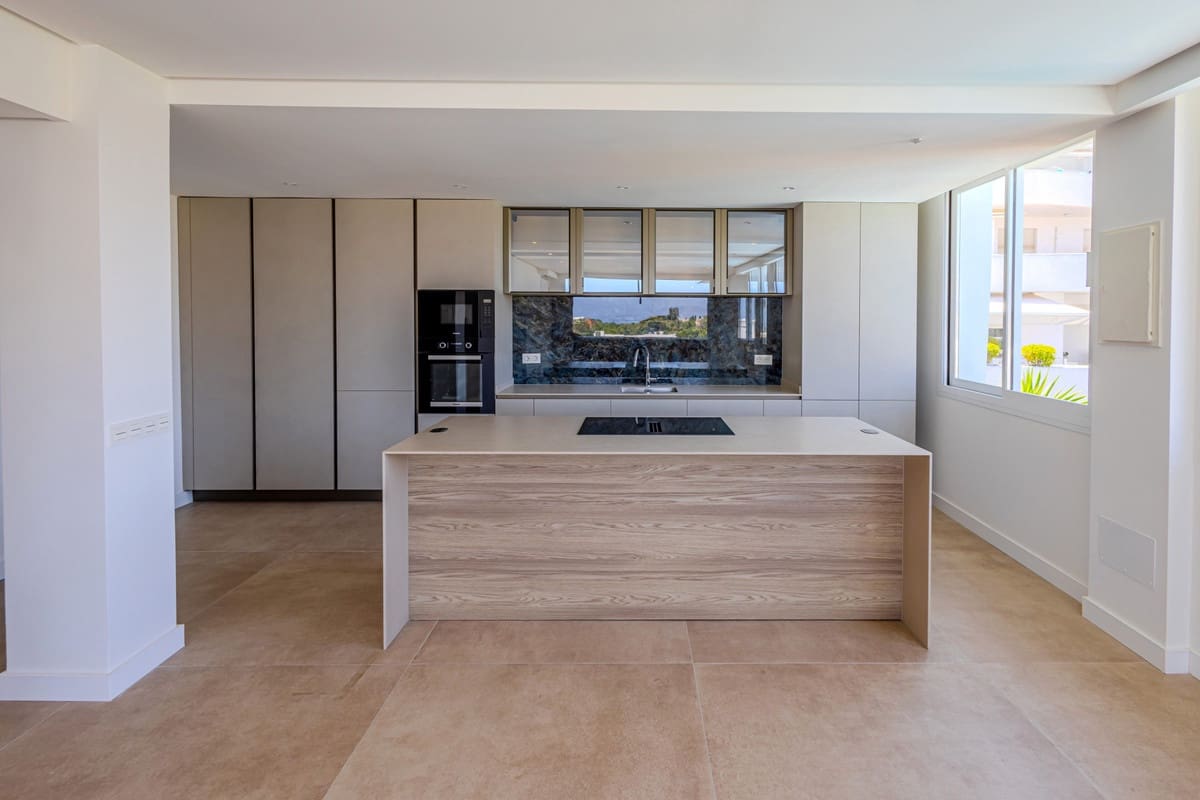 2 chambre Appartement à vendre à Nueva Andalucia avec piscine - 690 000 € (Ref: 9170091)