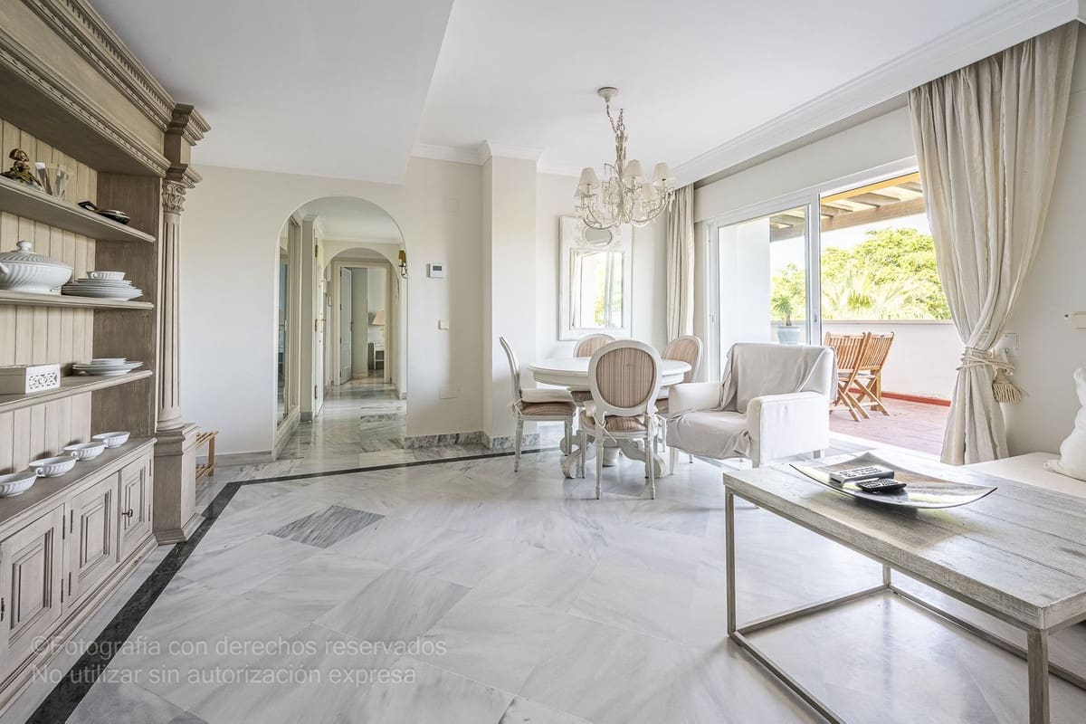 2 soverom Penthouse til salgs i Puerto Banus med svømmebasseng - € 525 000 (Ref: 9188774)