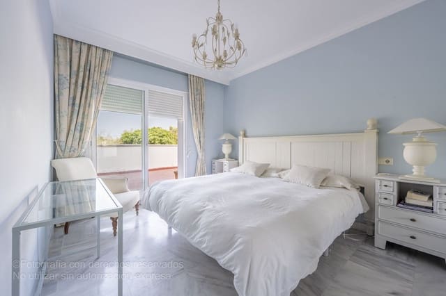 2 soveværelse Penthouse til salg i Puerto Banus, Marbella med swimmingpool - € 525.000 (Ref: 9188774)