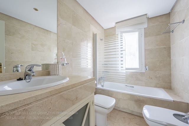 2 soveværelse Penthouse til salg i Puerto Banus, Marbella med swimmingpool - € 525.000 (Ref: 9188774)