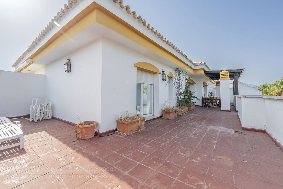 2 soverom Penthouse til salgs i Puerto Banus med svømmebasseng - € 525 000 (Ref: 9188774)