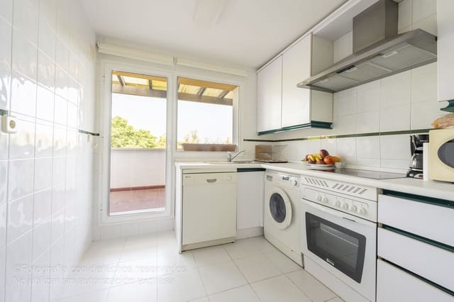 2 soveværelse Penthouse til salg i Puerto Banus, Marbella med swimmingpool - € 525.000 (Ref: 9188774)