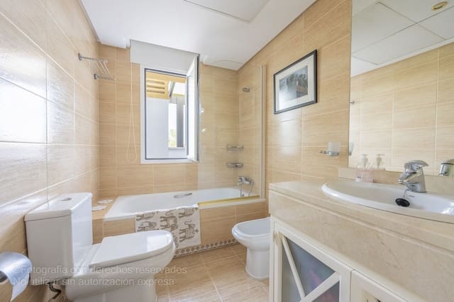 2 soveværelse Penthouse til salg i Puerto Banus, Marbella med swimmingpool - € 525.000 (Ref: 9188774)