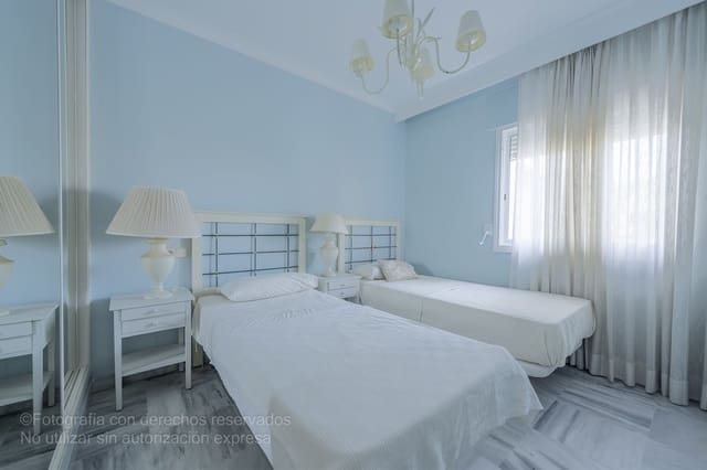 2 soveværelse Penthouse til salg i Puerto Banus, Marbella med swimmingpool - € 525.000 (Ref: 9188774)