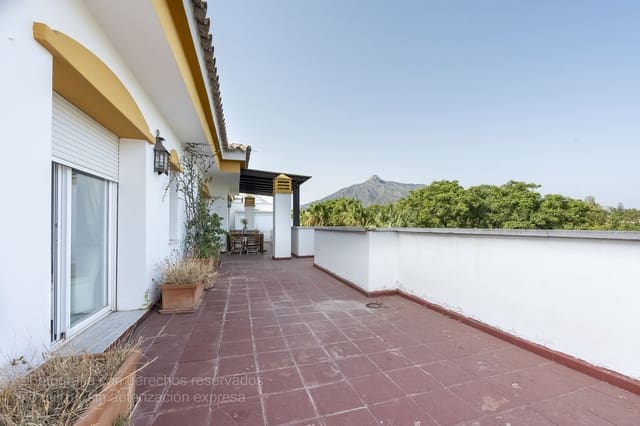 2 soveværelse Penthouse til salg i Puerto Banus, Marbella med swimmingpool - € 525.000 (Ref: 9188774)