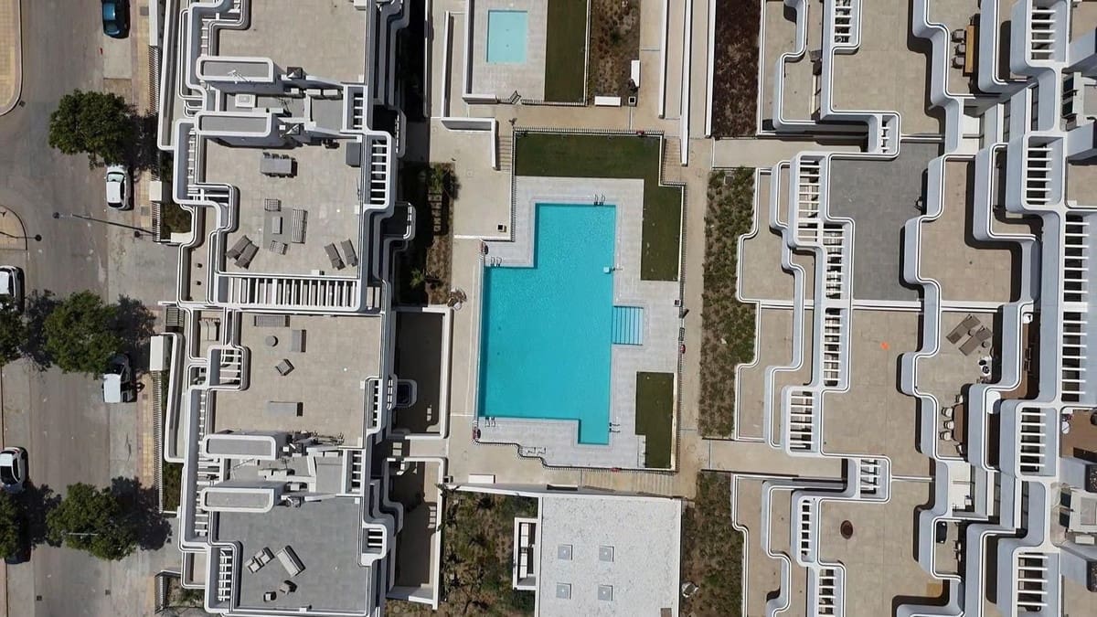 Apartamento de 2 habitaciones en Estepona en venta con piscina - 595.000 € (Ref: 9191414)