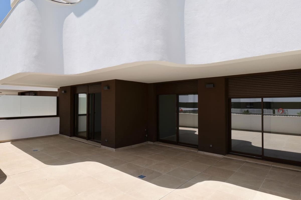 Apartamento de 2 habitaciones en Estepona en venta con piscina - 595.000 € (Ref: 9191414)