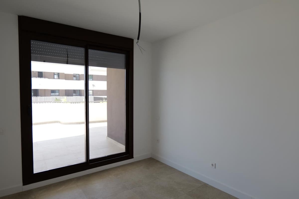 Apartamento de 2 habitaciones en Estepona en venta con piscina - 595.000 € (Ref: 9191414)