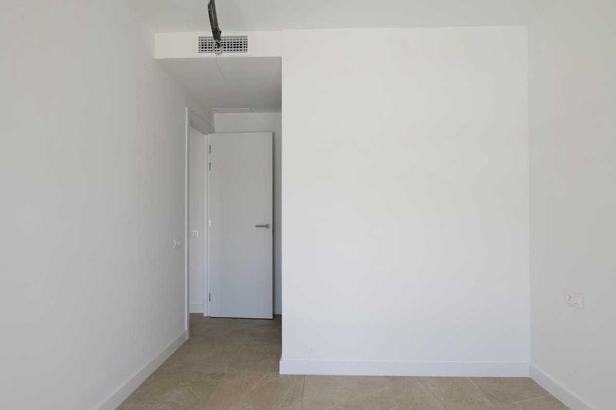 Apartamento de 2 habitaciones en Estepona en venta con piscina - 595.000 € (Ref: 9191414)