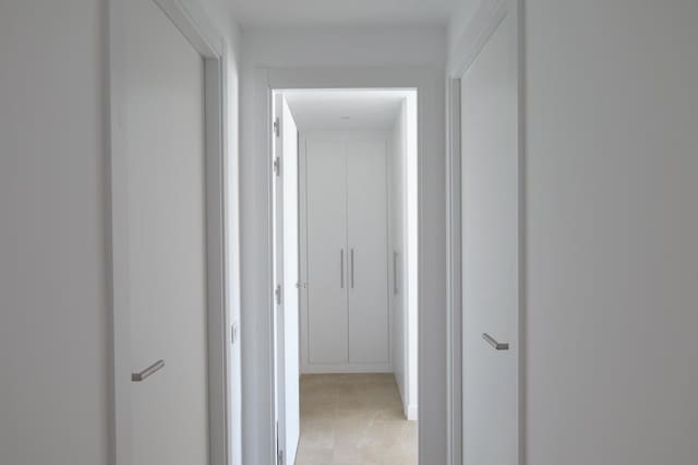 Apartamento de 2 habitaciones en Estepona en venta con piscina - 595.000 € (Ref: 9191414)