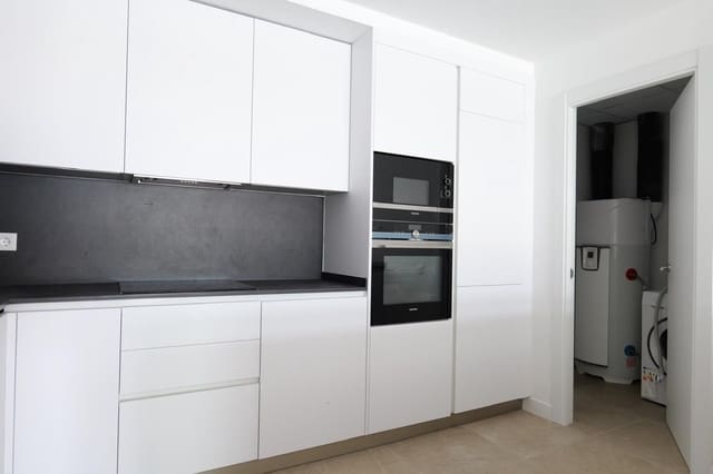 Apartamento de 2 habitaciones en Estepona en venta con piscina - 595.000 € (Ref: 9191414)