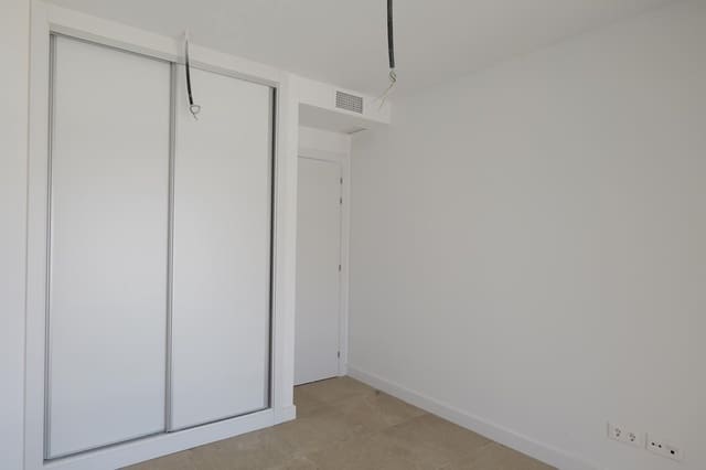 Apartamento de 2 habitaciones en Estepona en venta con piscina - 595.000 € (Ref: 9191414)