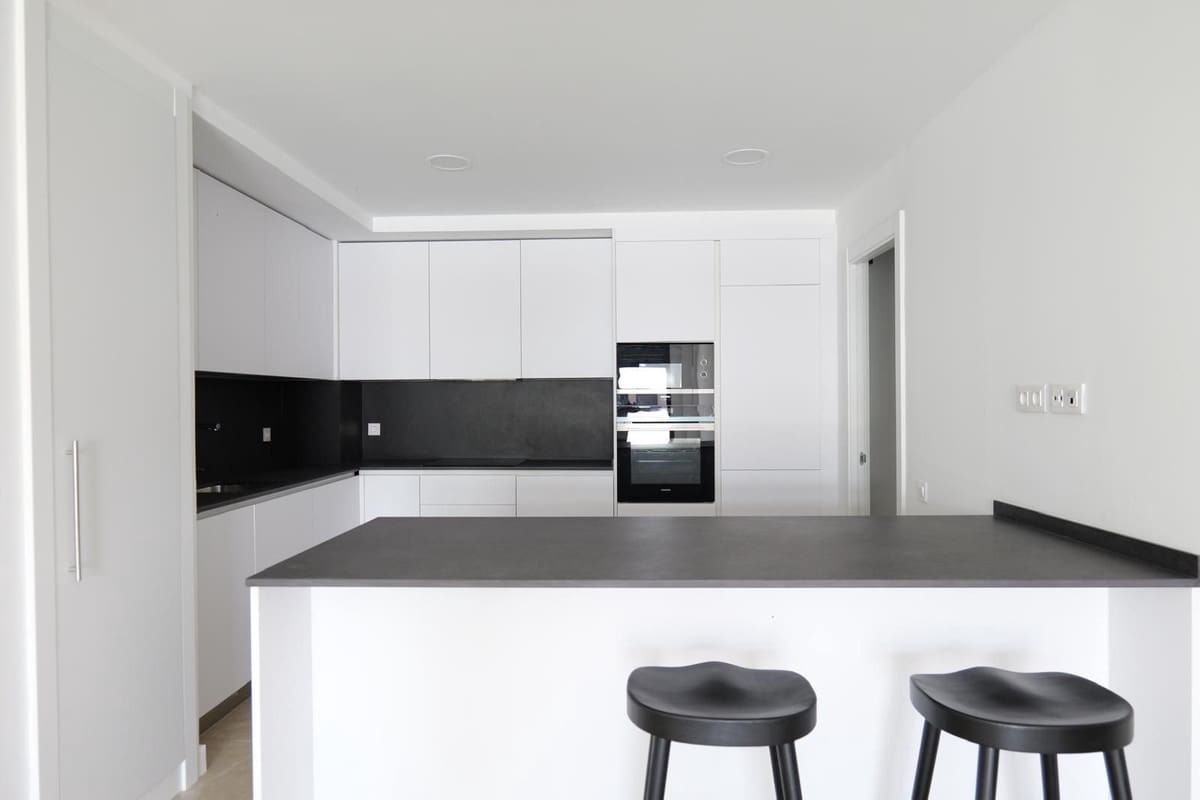 Apartamento de 2 habitaciones en Estepona en venta con piscina - 595.000 € (Ref: 9191414)