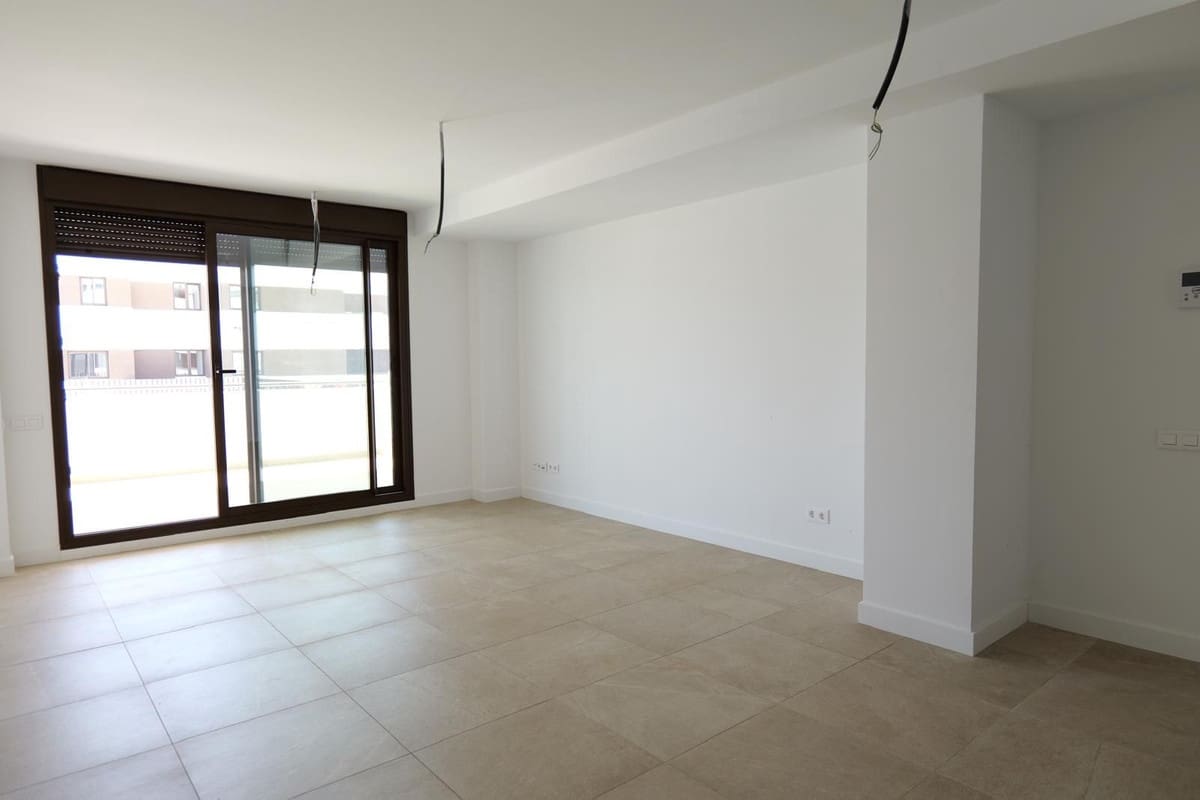 Apartamento de 2 habitaciones en Estepona en venta con piscina - 595.000 € (Ref: 9191414)