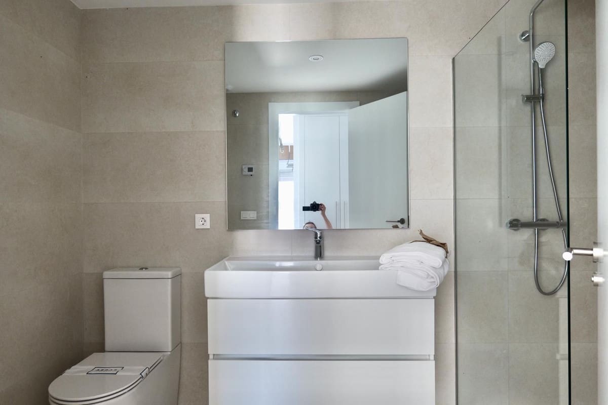 Apartamento de 2 habitaciones en Estepona en venta con piscina - 595.000 € (Ref: 9191414)