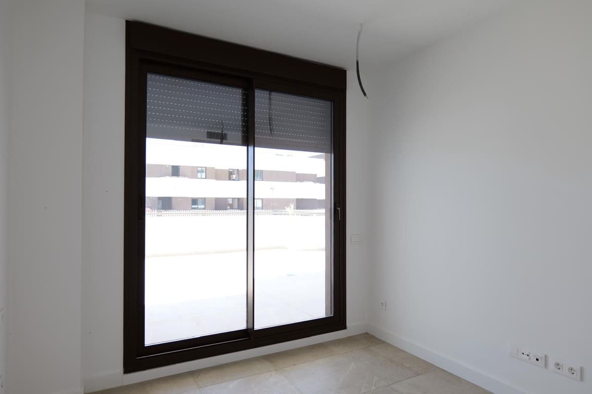 Apartamento de 2 habitaciones en Estepona en venta con piscina - 595.000 € (Ref: 9191414)