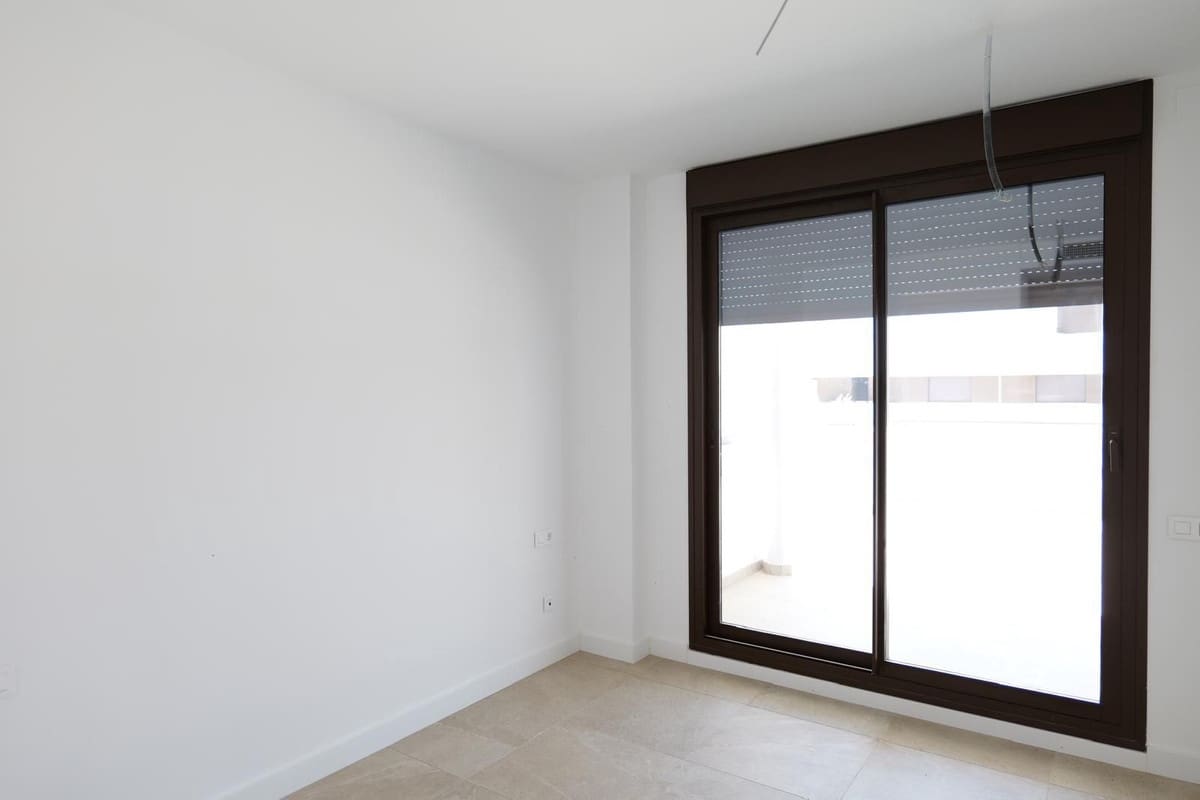 Apartamento de 2 habitaciones en Estepona en venta con piscina - 595.000 € (Ref: 9191414)