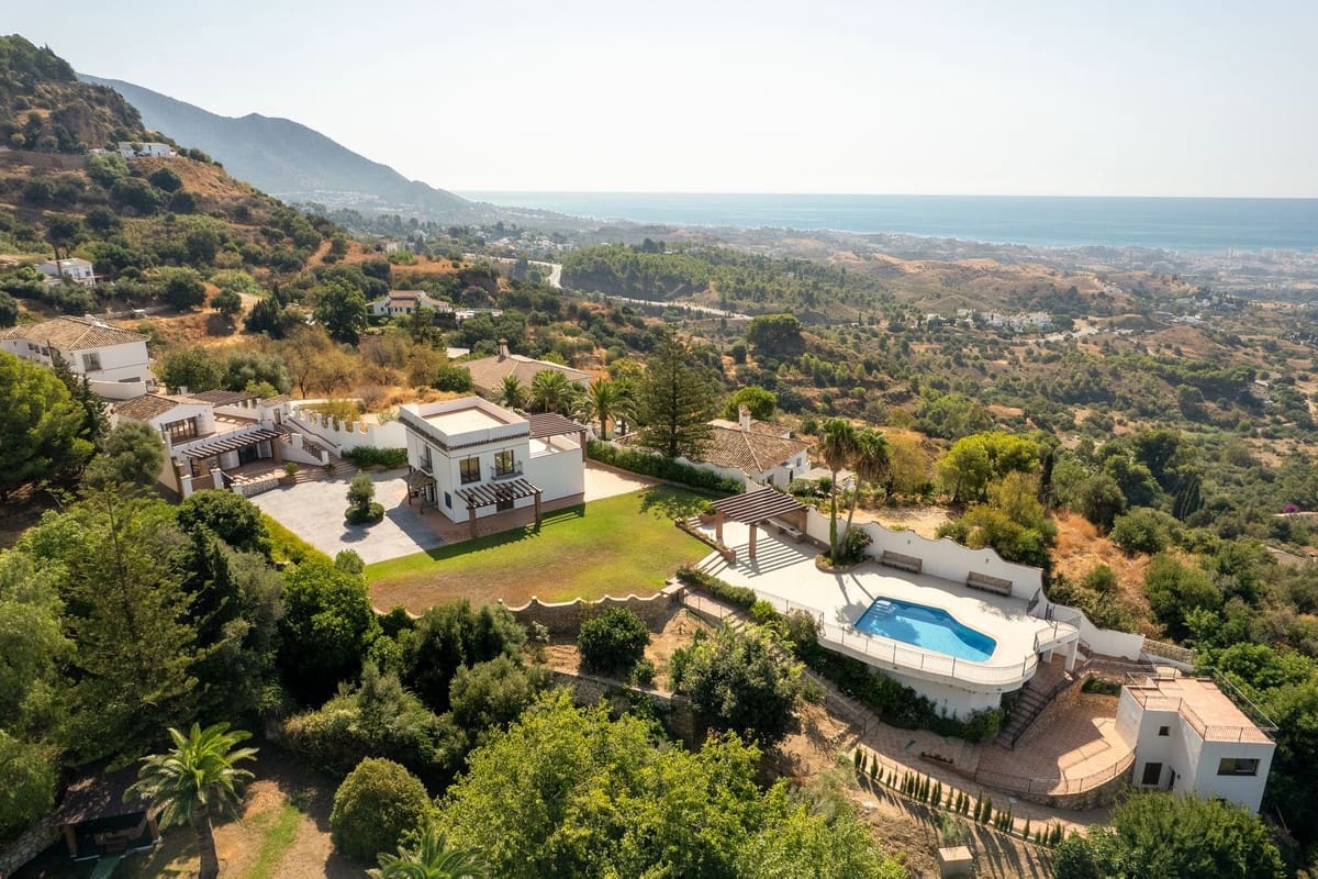 7 soveværelse Villa til salg i Mijas med swimmingpool - € 1.550.000 (Ref: 9208707)