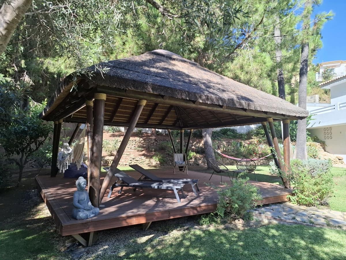 5 Zimmer Villa zu verkaufen in La Sierrezuela mit Pool - 1.285.000 € (Ref: 9253717)