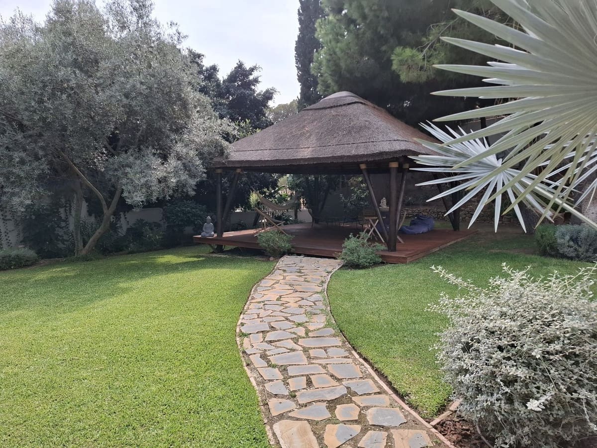 5 Zimmer Villa zu verkaufen in La Sierrezuela mit Pool - 1.285.000 € (Ref: 9253717)