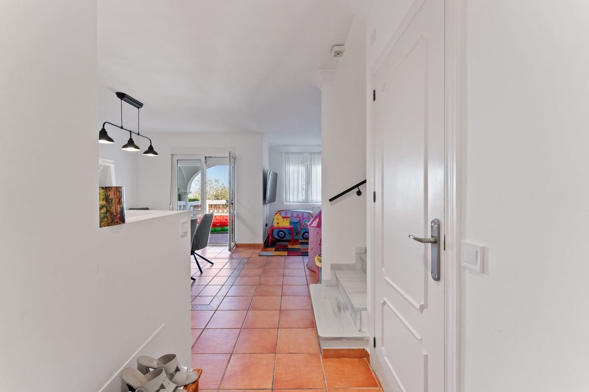 3 bedroom Townhouse for sale in Mijas with pool - € 415,000 (Ref: 9265066)