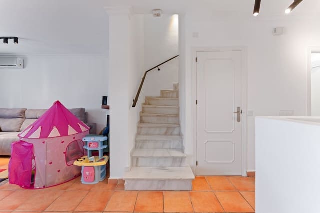 3 soveværelse Byhus til salg i Mijas med swimmingpool - € 415.000 (Ref: 9265066)