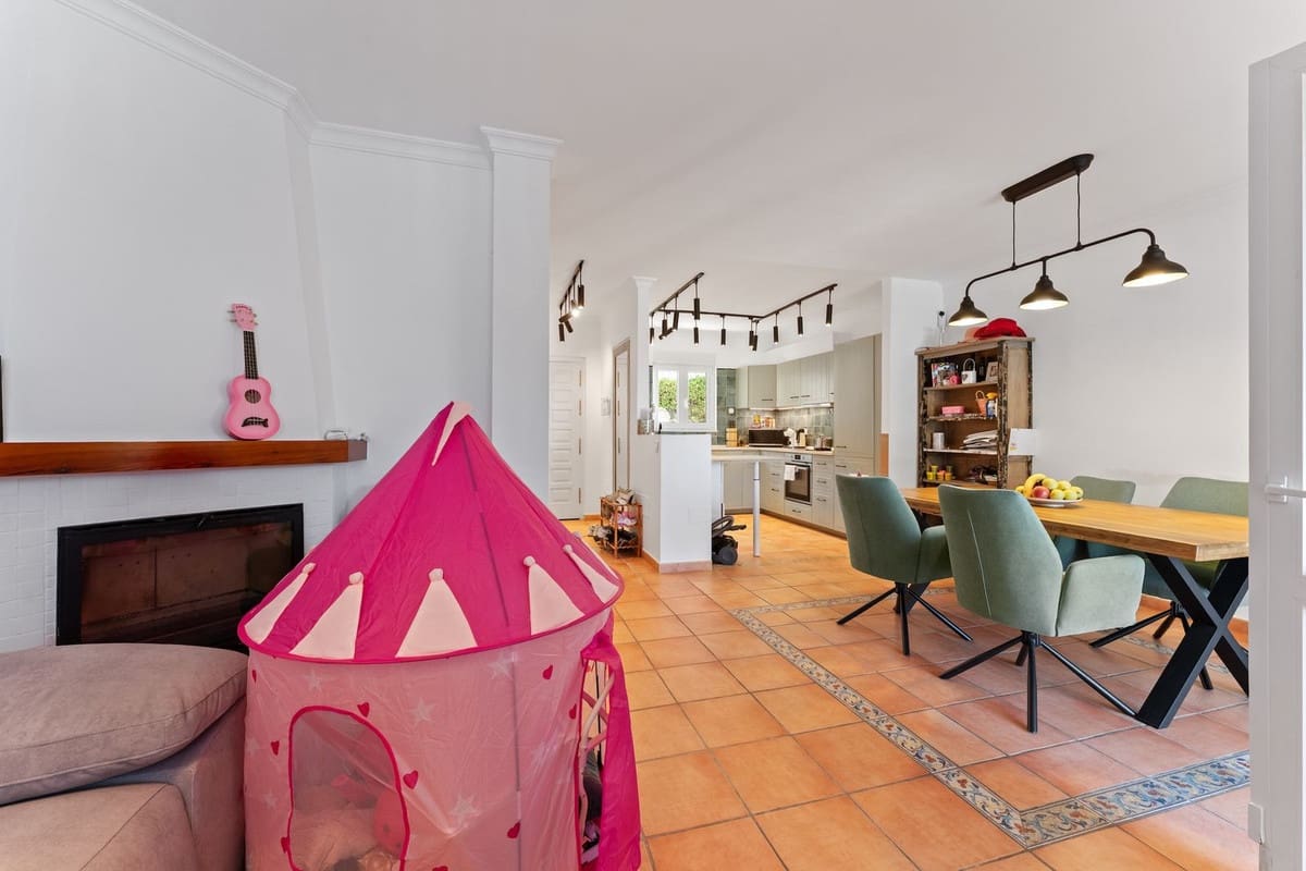 3 bedroom Townhouse for sale in Mijas with pool - € 415,000 (Ref: 9265066)