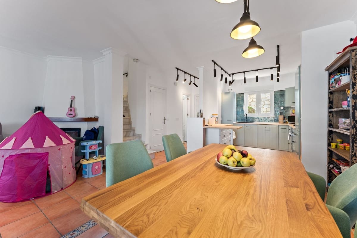 3 bedroom Townhouse for sale in Mijas with pool - € 415,000 (Ref: 9265066)