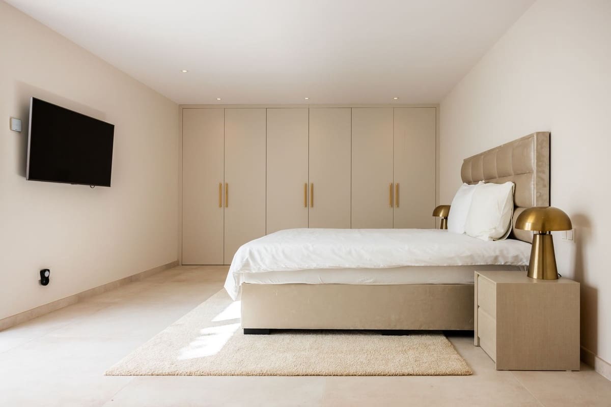 6 soverom Villa til salgs i Artola med svømmebasseng - € 3 500 000 (Ref: 9345164)