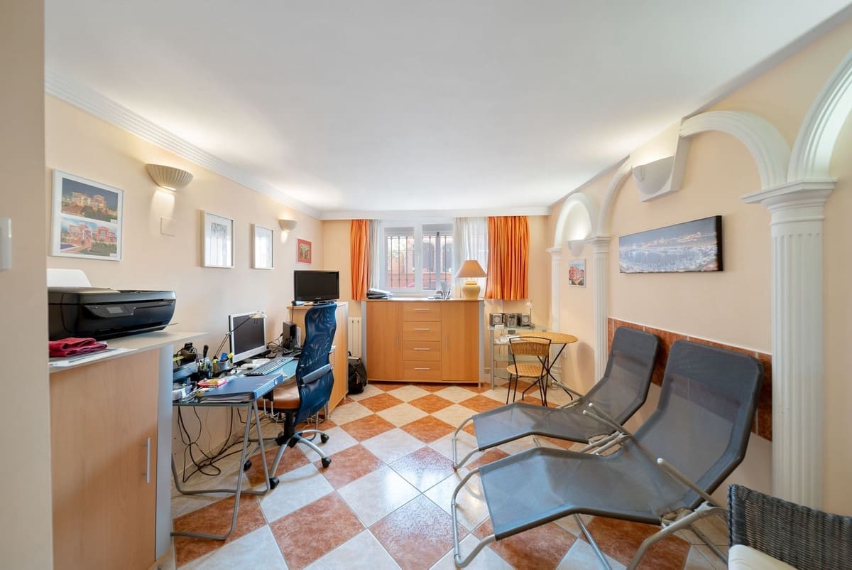 3 bedroom Villa for sale in Mijas with pool - € 895,000 (Ref: 9347860)