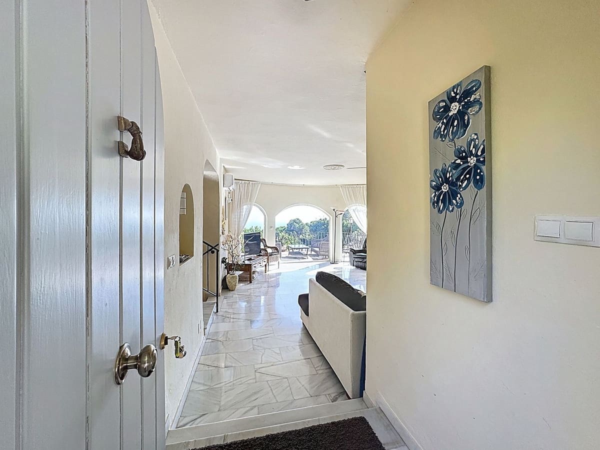 4 Zimmer Villa zu verkaufen in Mijas mit Pool - 975.000 € (Ref: 9383248)